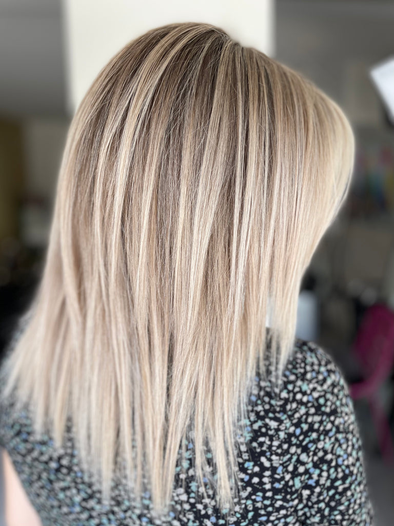 Vier Hoefijzerplaatsingen NB Foilayage Opleidingen door Nancy Buyens | Foilayage voor Blondines en Brunettes in Antwerpen | Leer Teasy Technieken, Airtouch Foilayage, Face Frame Foilayage, Tonen & Rootshadow en meer. Ontdek onze opleidingen en online cursussen voor kappers. Schrijf je in en word een expert in folietechnieken met Nancy Buyens!