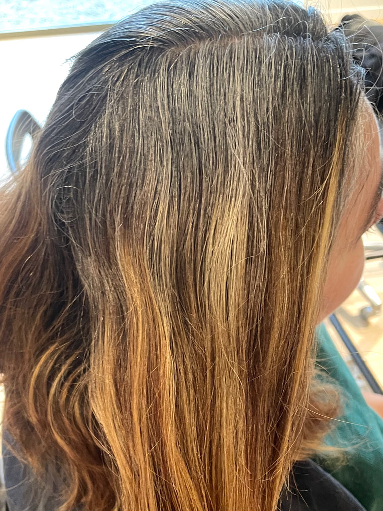 Greyblending NB Foilayage Opleidingen door Nancy Buyens | Foilayage voor Blondines en Brunettes in Antwerpen | Leer Teasy Technieken, Airtouch Foilayage, Face Frame Foilayage, Tonen & Rootshadow en meer. Ontdek onze opleidingen en online cursussen voor kappers. Schrijf je in en word een expert in folietechnieken met Nancy Buyens!